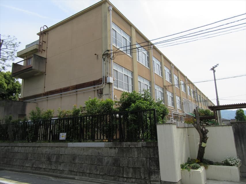 葵小学校の校舎