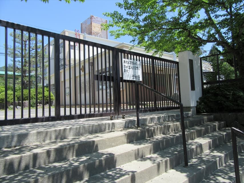 岩倉北小学校の校舎
