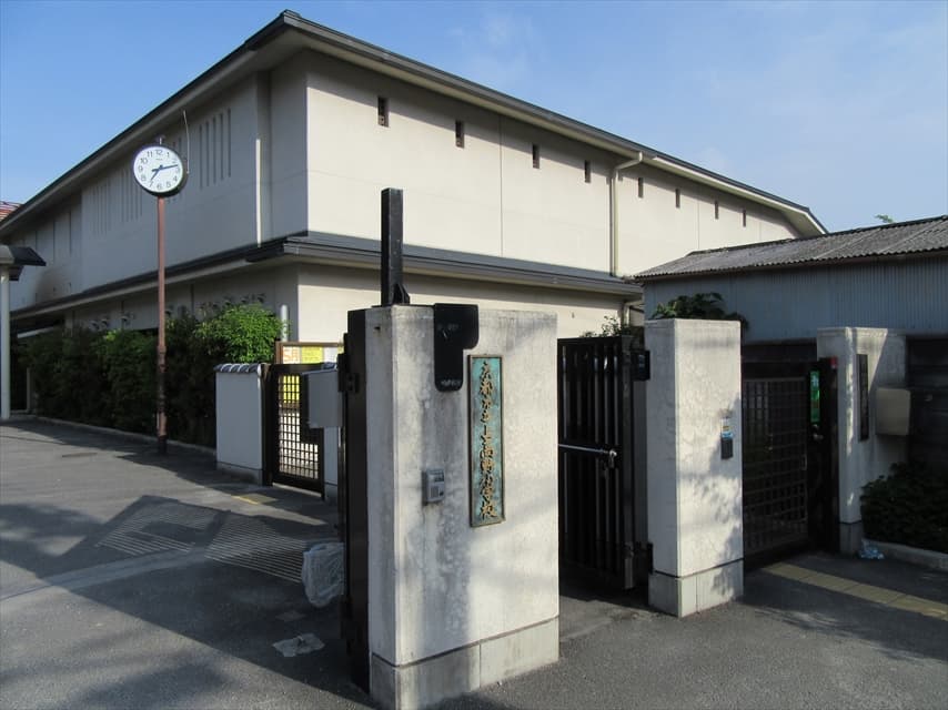 上高野小学校の校舎