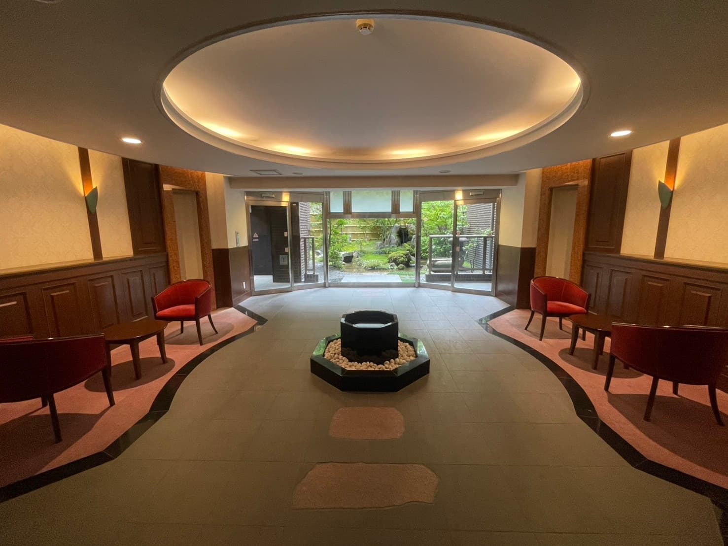 ファミールグラン岡崎東山荘｜蹴上駅徒歩5分、歴史ある岡崎の街並みに溶け込む落ち着いた外観