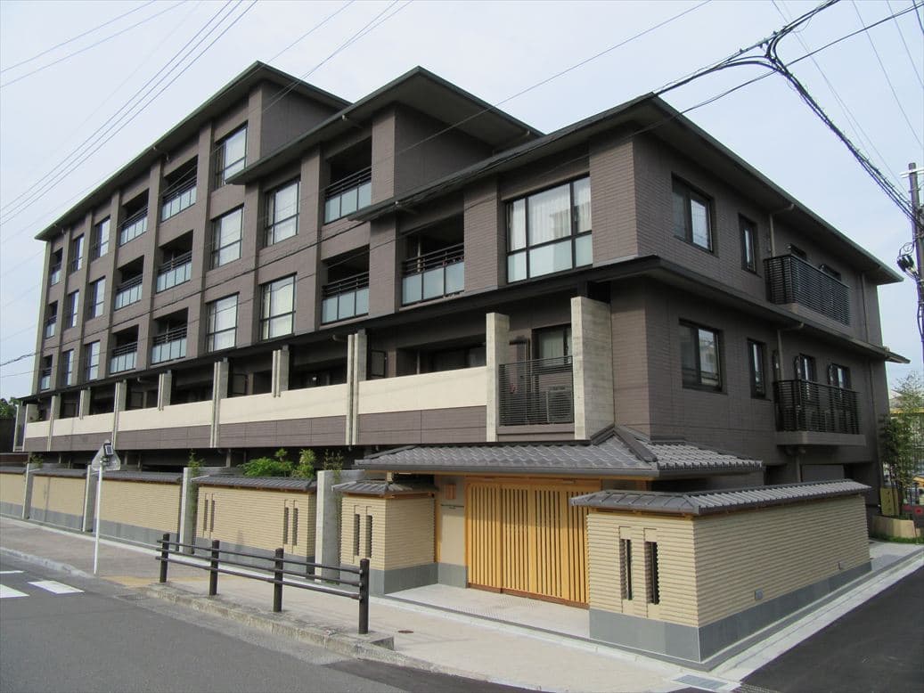 「ザ・京都レジデンス岡崎 外観｜和の趣を感じる落ち着いたデザイン」