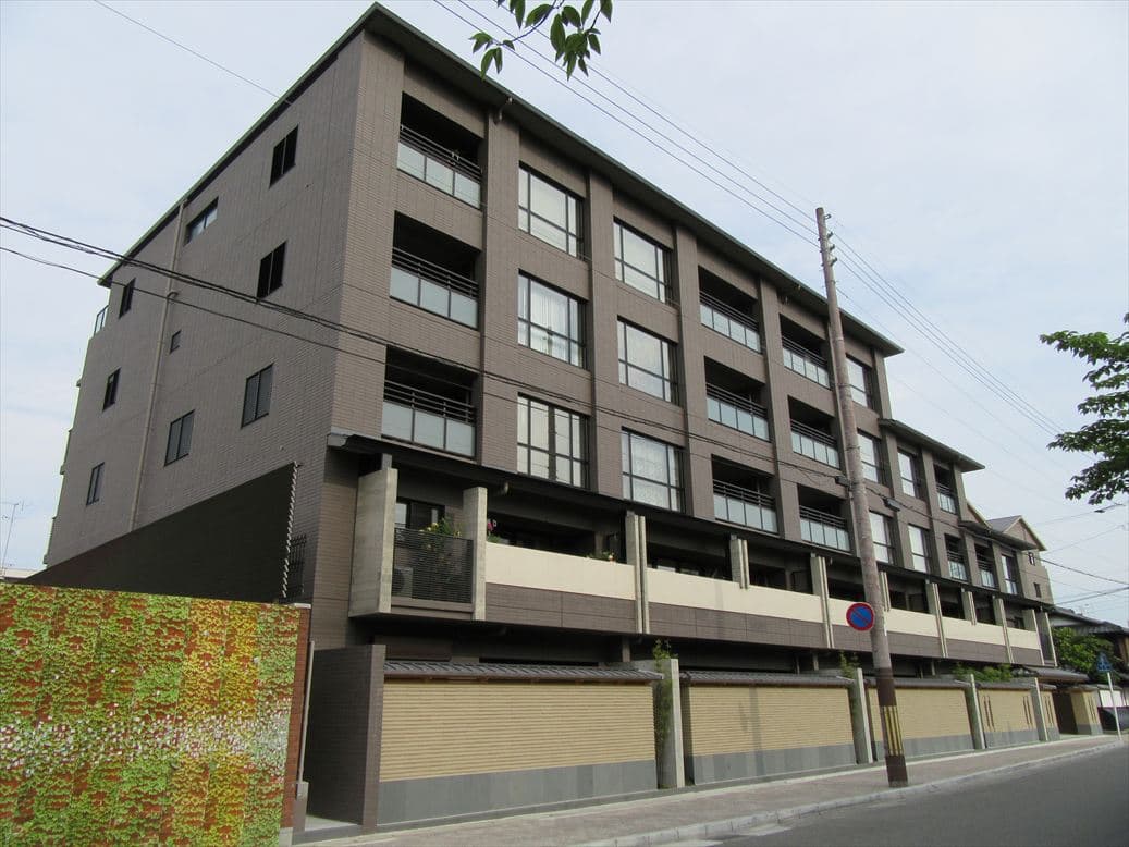 「ザ・京都レジデンス岡崎 外観｜和の趣を感じる落ち着いたデザイン」