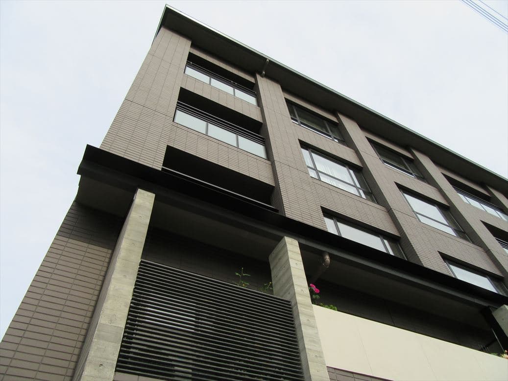 「ザ・京都レジデンス岡崎 外観｜和の趣を感じる落ち着いたデザイン」