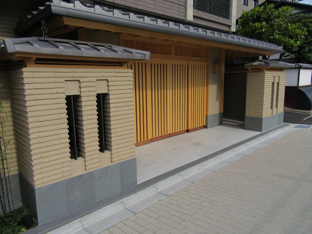 「ザ・京都レジデンス岡崎 外観｜和の趣を感じる落ち着いたデザイン」