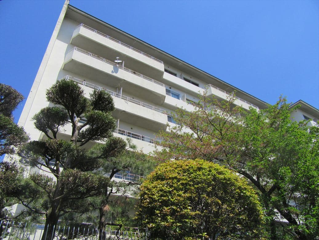 京都グランドハイツの外観