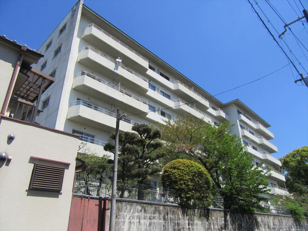 京都グランドハイツの外観