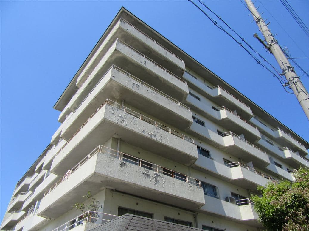 京都グランドハイツの外観