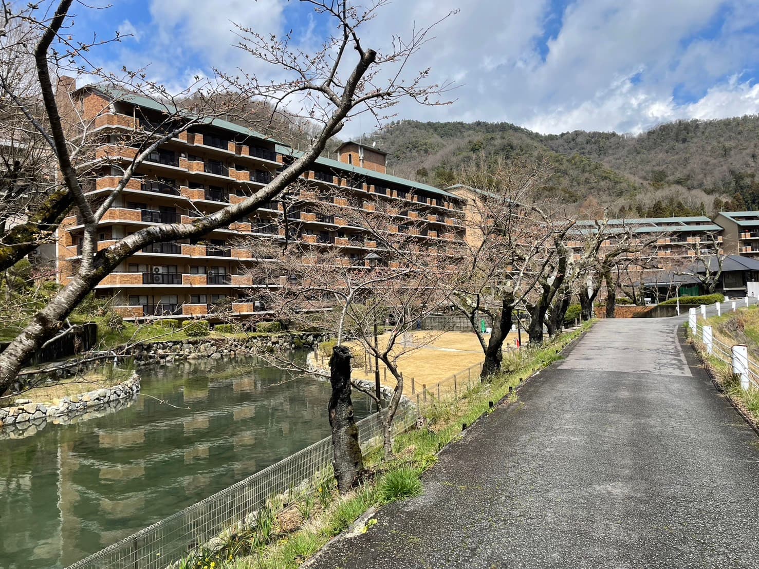 八瀬鱒乃坊アーバンコンフォートの外観