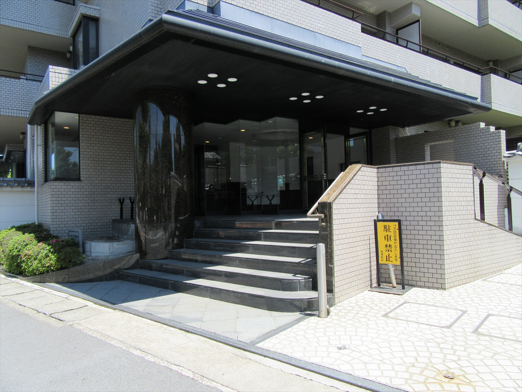 パークハイム宝ヶ池銀杏館　外観