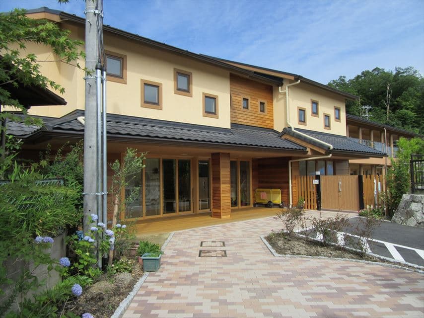 市原野保育園の外観