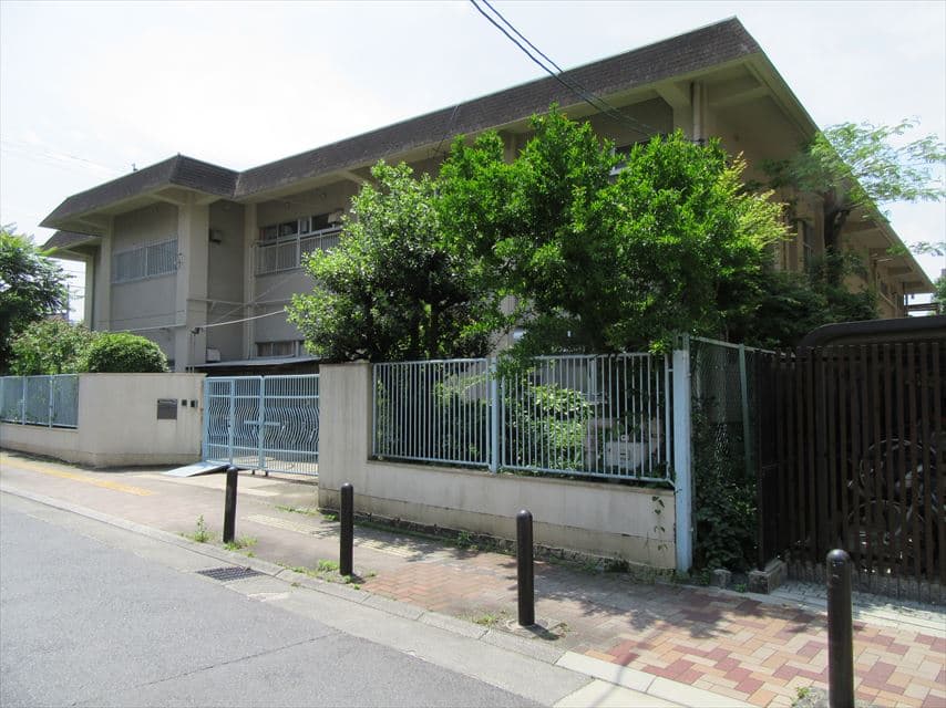 高野保育園の外観