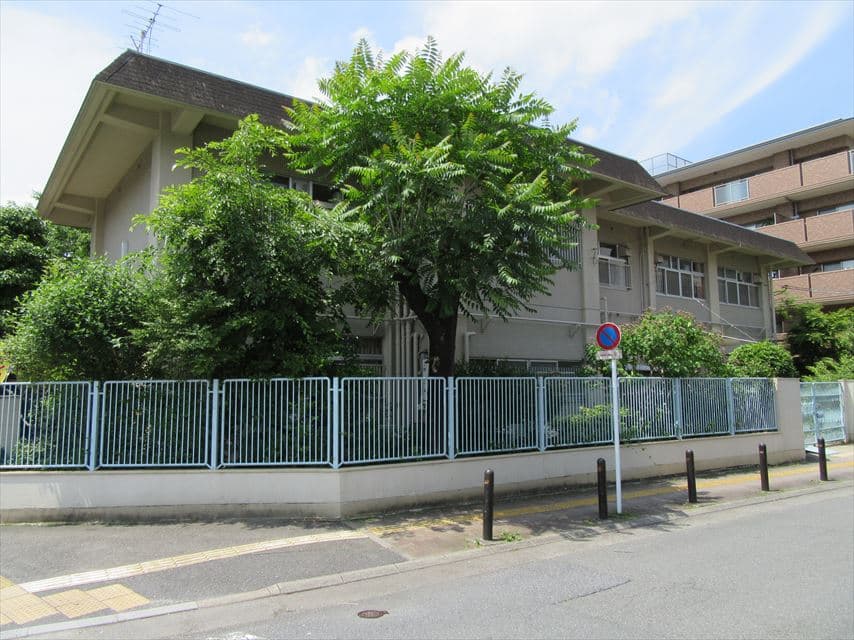 高野保育園の外観