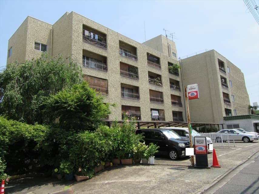 コープ鴨川A棟の外観