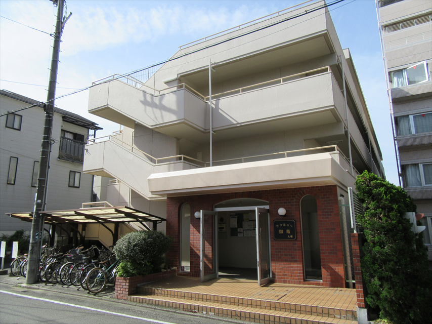 ファミュー御蔭A棟の外観