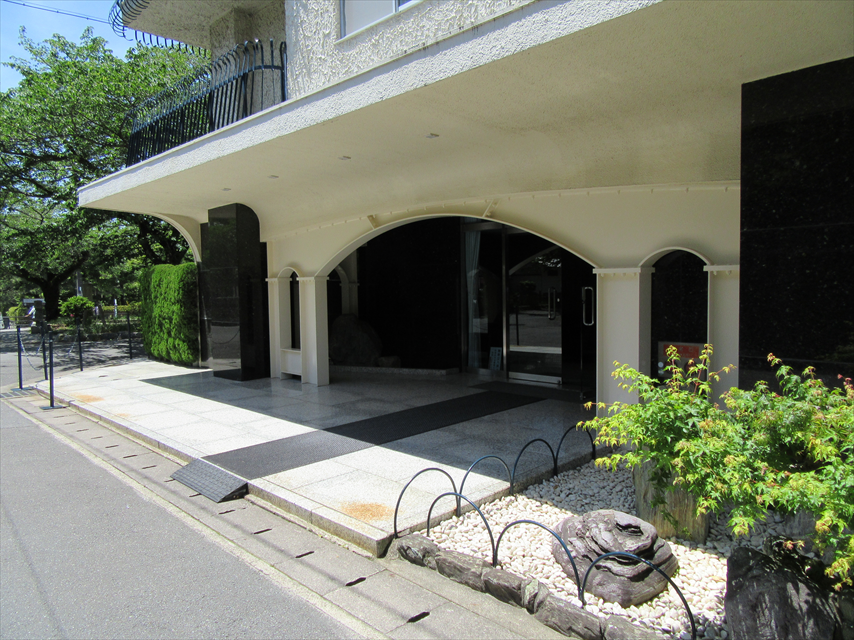 シャトー銀閣の外観