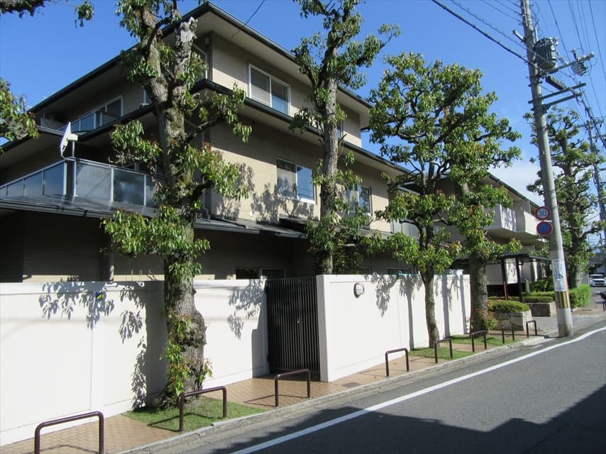 ロイヤルコート下鴨の外観