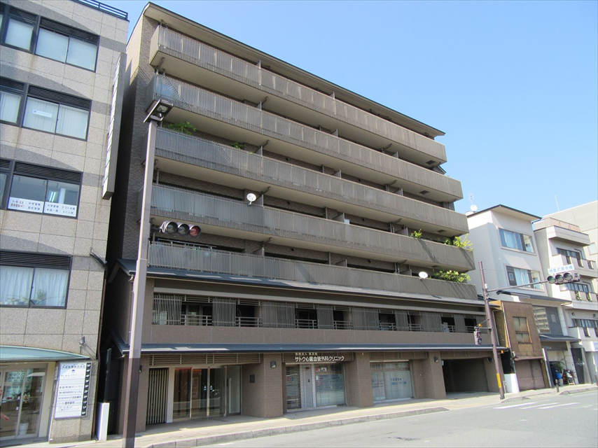 アバンエスパス鴨川の外観