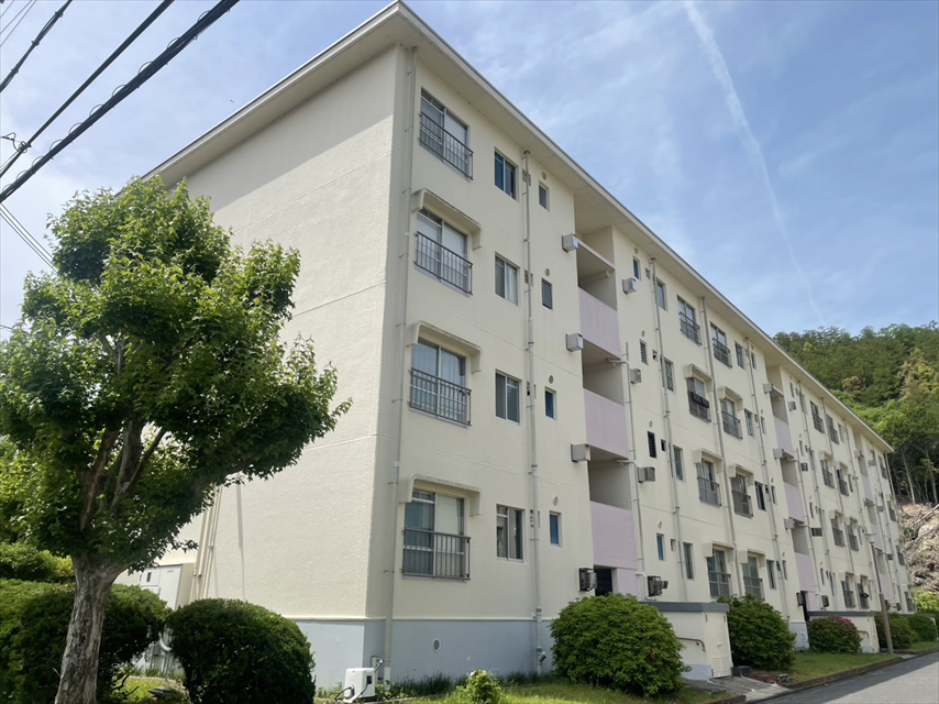 岩倉村松団地の外観