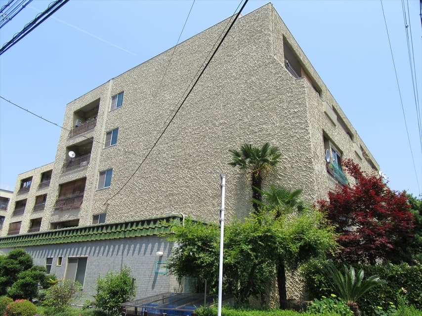 コープ鴨川Ａ棟の外観