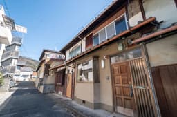 【左京区鹿ケ谷西寺ノ前町C号地｜中古戸建】美しい梁が息づく京町家｜奥庭へ視線が抜ける開放感ある佇まいの画像