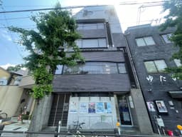 【売事務所|鹿ケ谷法然院西町】白川通り面す。フレスコ徒歩2分×観光名所が身近な好立地に佇む、多彩な運用が可能な一棟ビルの画像